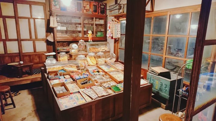 博物館内展示の昭和の駄菓子屋