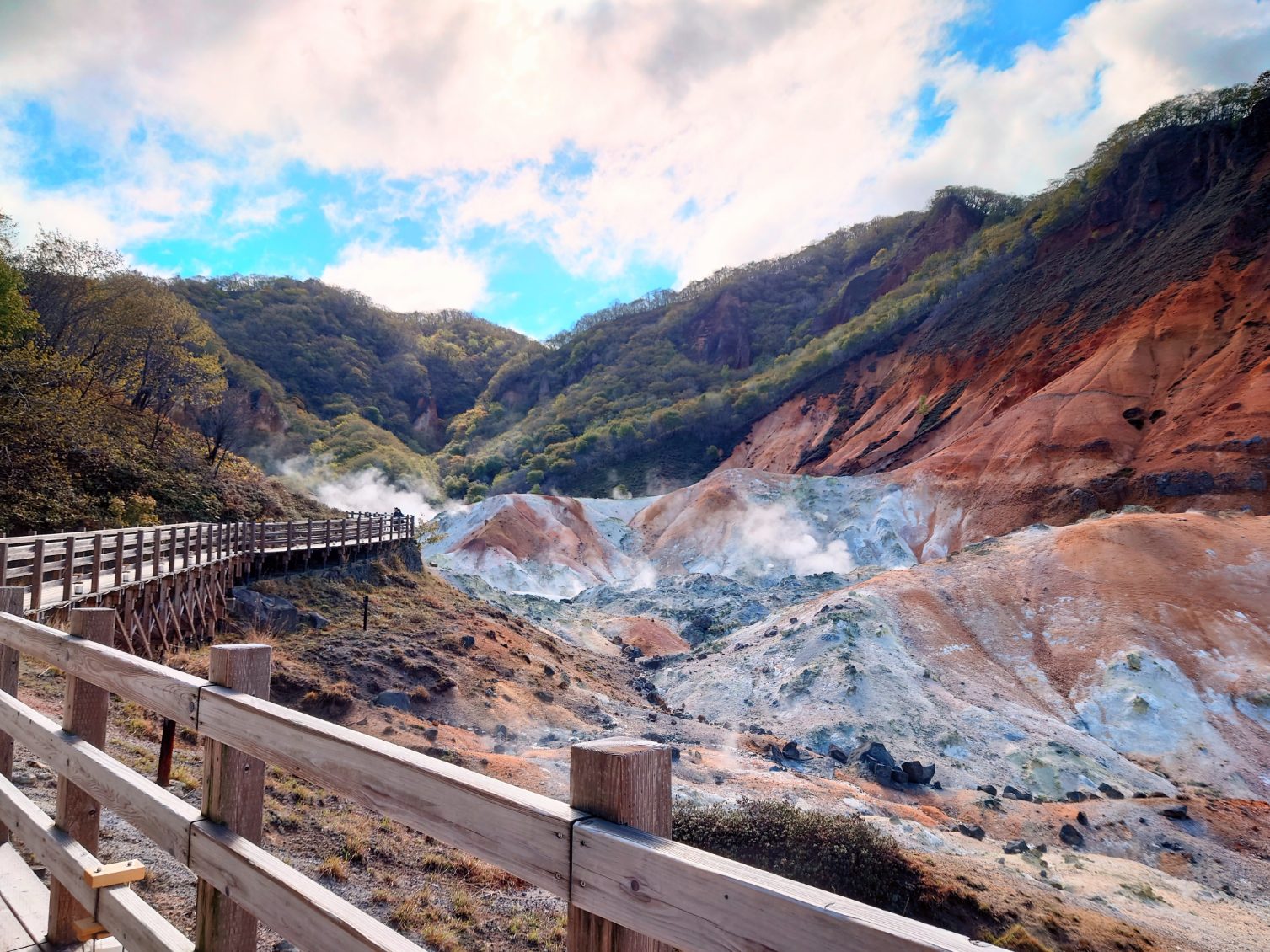 朝の登別地獄谷