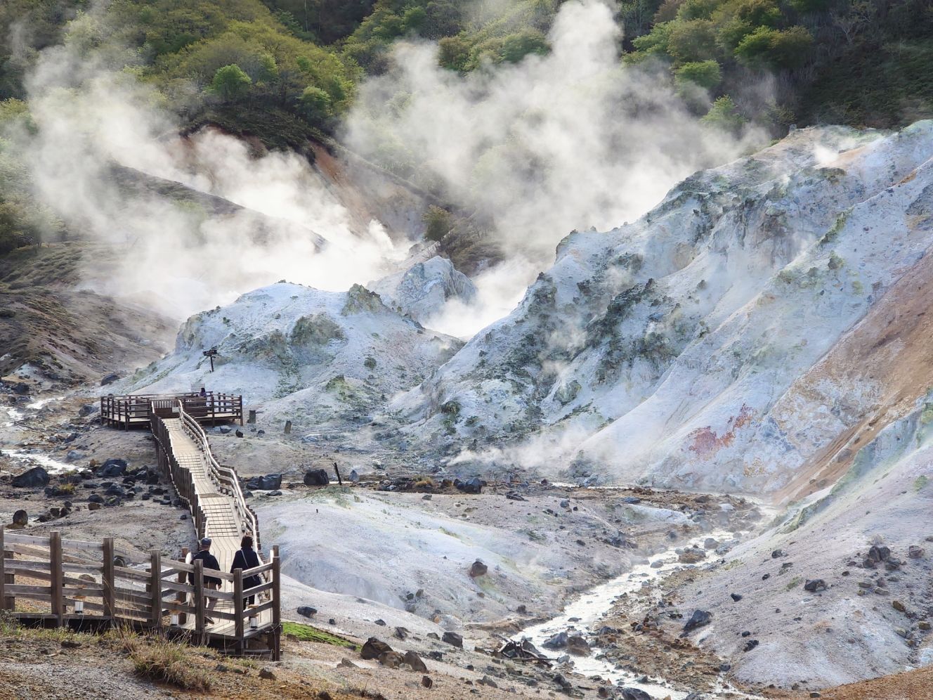 朝の登別地獄谷